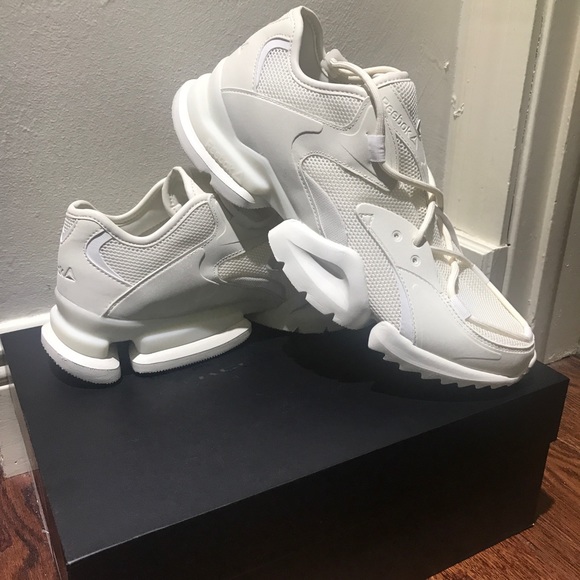 REEBOK RUN ON 96 OFF WHITE - Picture 1 of 6